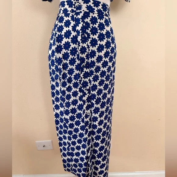 DIANE VON FURSTENBERG
Lucy Top and Pencil Skirt in Daisy Dots Large True Blue - Picture 7 of 12